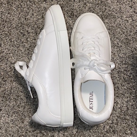 BRAND NEW size 6.5 white sneakers from JustFab - Picture 1 of 2
